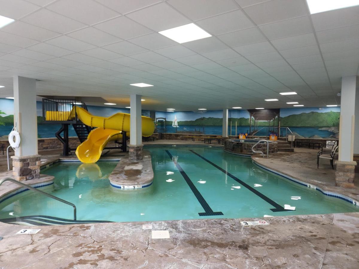 La Quinta Inn & Suites By Wyndham Lake George Exterior foto