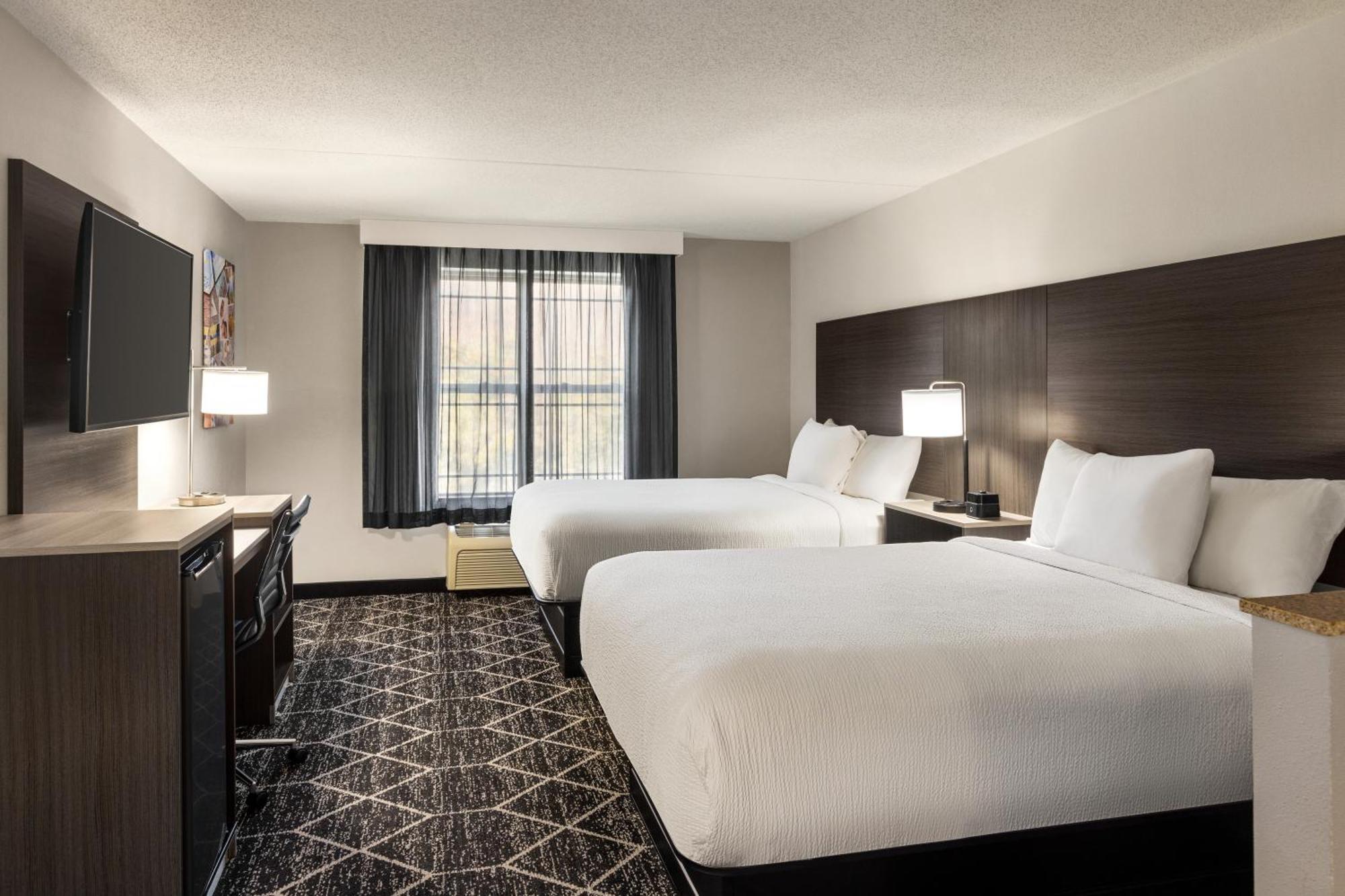 La Quinta Inn & Suites By Wyndham Lake George Exterior foto