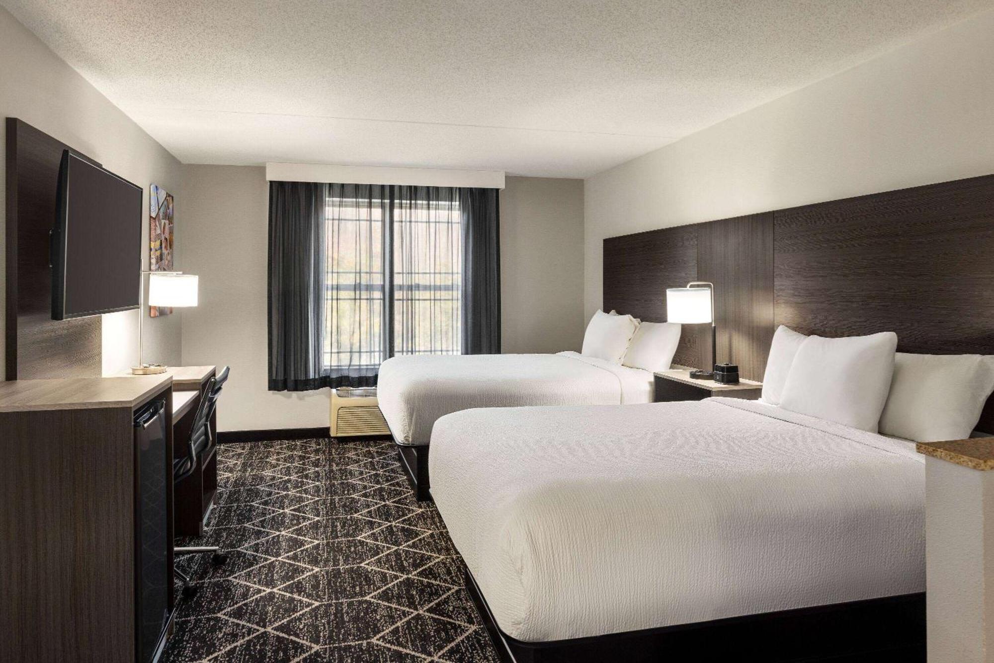 La Quinta Inn & Suites By Wyndham Lake George Exterior foto