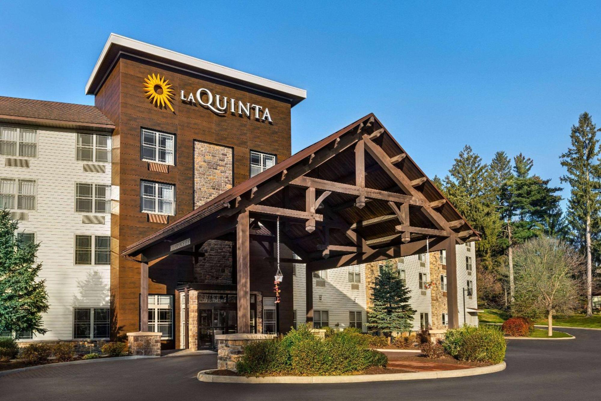 La Quinta Inn & Suites By Wyndham Lake George Exterior foto